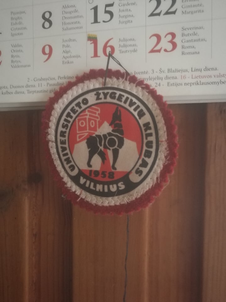 Universiteto Žygeivių klubo emblema, 1988 m. (autorius Kęstutis Čeponis).jpg